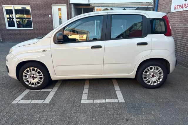 Fiat Panda (2015) thumbnail 2