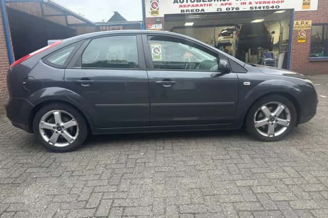 Ford Focus (2007) thumbnail 3