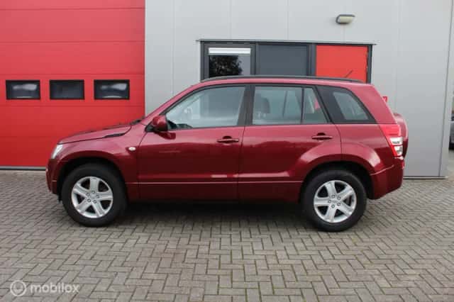 Suzuki Grand Vitara (2008) thumbnail 3