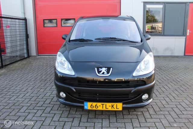 Peugeot 1007 (2006) thumbnail 3