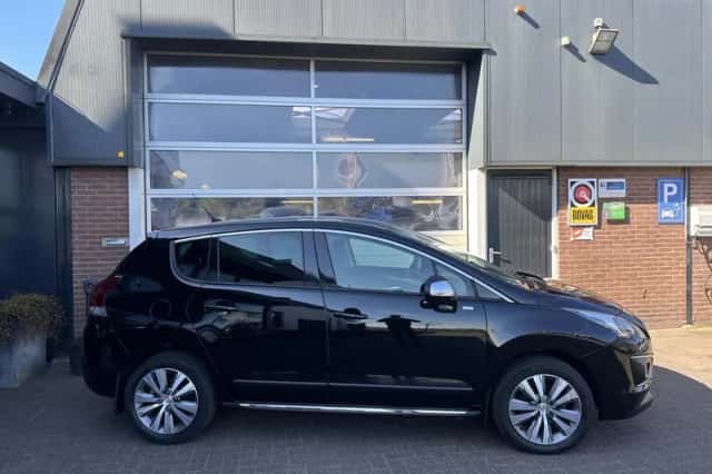 Peugeot 3008 (2016) thumbnail 2