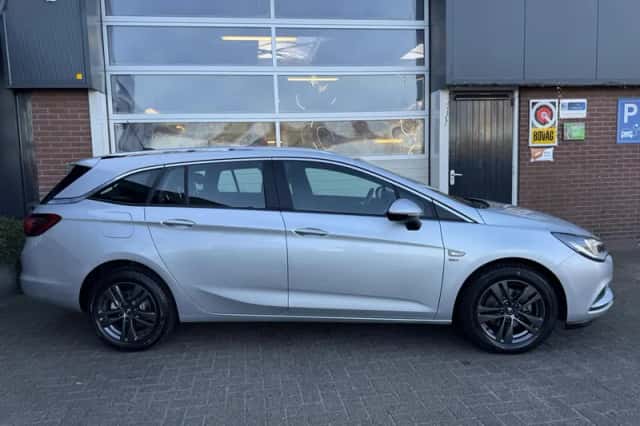 Opel Astra (2019) thumbnail 3