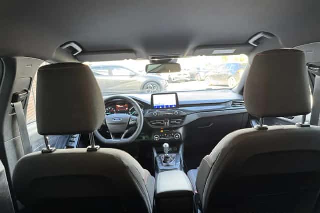Ford Focus (2022) thumbnail 3
