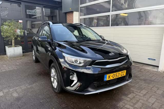 Kia Stonic (2021) thumbnail 5