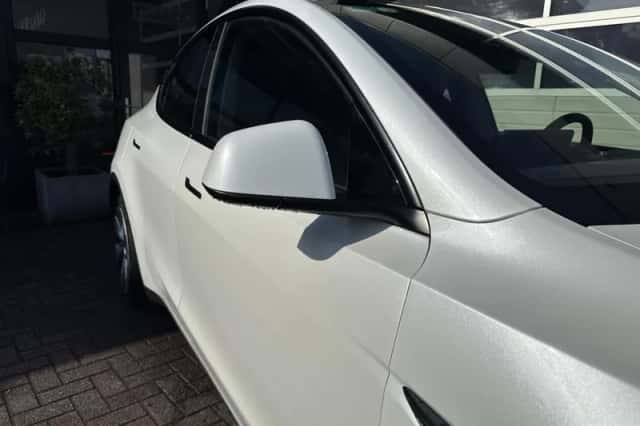 Tesla Model Y (2024) thumbnail 6