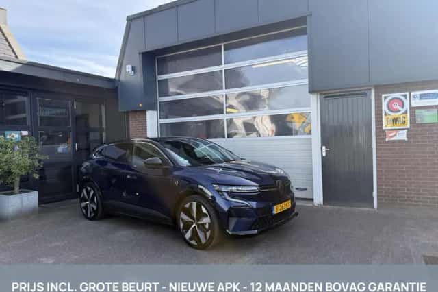 Renault Mégane E-Tech (2023) thumbnail 1