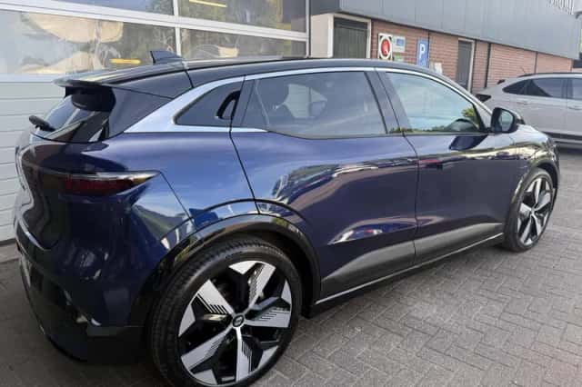 Renault Mégane E-Tech (2023) thumbnail 2