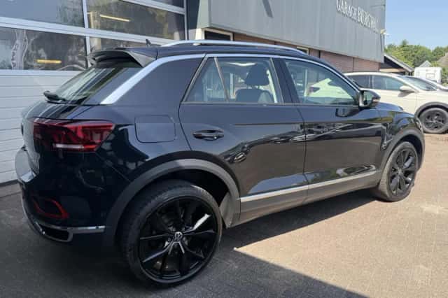 Volkswagen T-Roc (2023) thumbnail 2