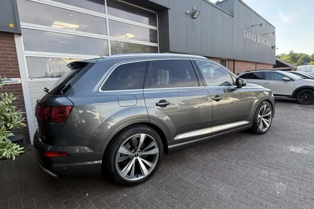 Audi Q7 (2016) thumbnail 2