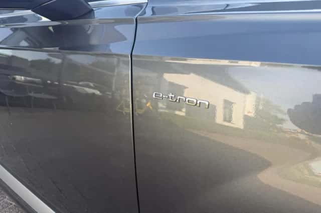 Audi Q7 (2016) thumbnail 6