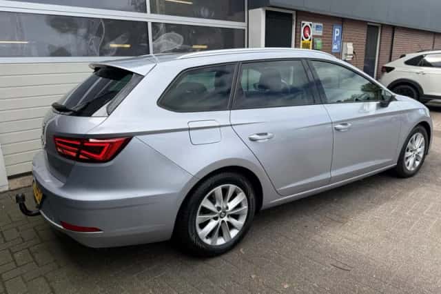 SEAT Leon (2019) thumbnail 2