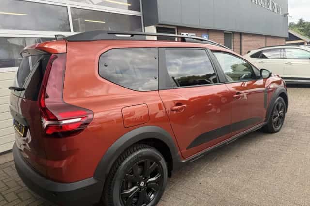 Dacia Jogger (2022) thumbnail 2