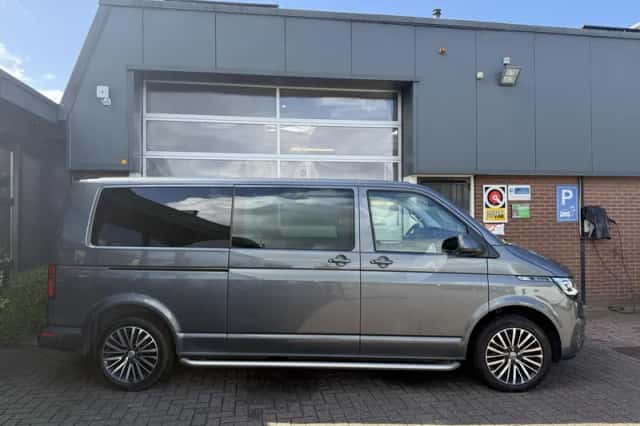 Volkswagen Transporter (2023) thumbnail 2