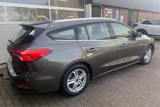 Ford Focus (2021) thumbnail 2