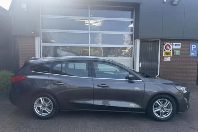 Ford Focus (2021) thumbnail 4