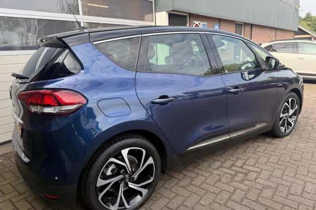 Renault Scénic (2021) thumbnail 2