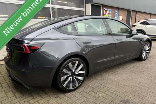 Tesla Model 3 (2024) thumbnail 2