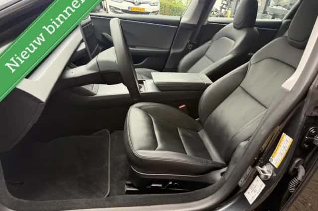 Tesla Model 3 (2024) thumbnail 3