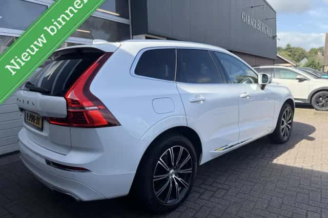 Volvo XC60 (2017) thumbnail 2