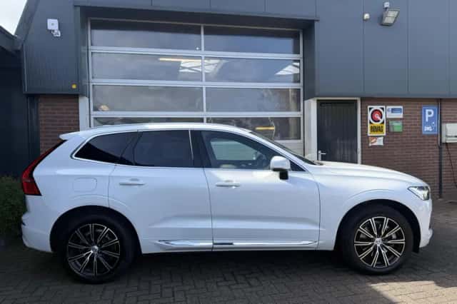 Volvo XC60 (2017) thumbnail 4