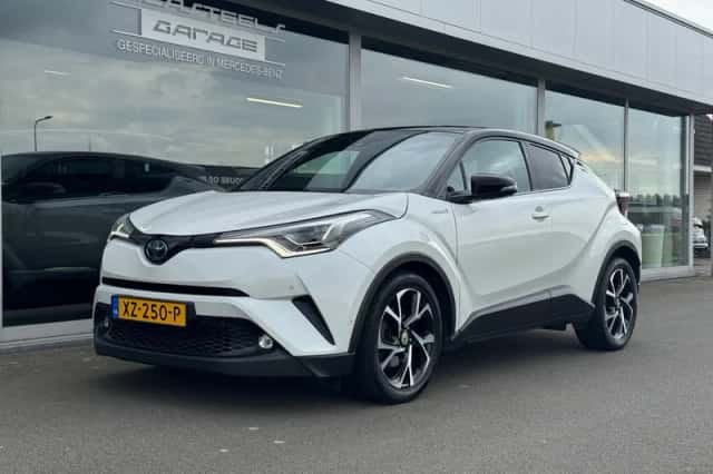 Toyota C-HR (2019) thumbnail 1