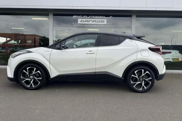 Toyota C-HR (2019) thumbnail 3