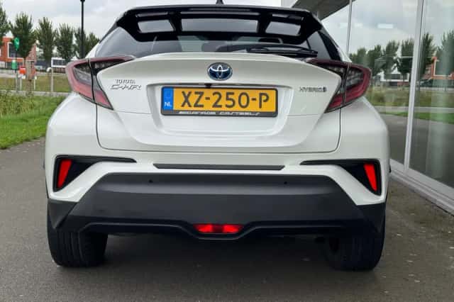 Toyota C-HR (2019) thumbnail 5