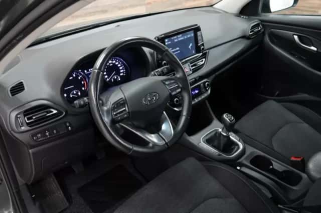 Hyundai i30 (2023) thumbnail 2