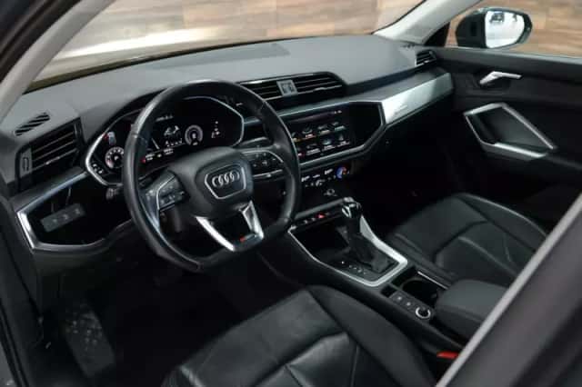 Audi Q3 (2019) thumbnail 2