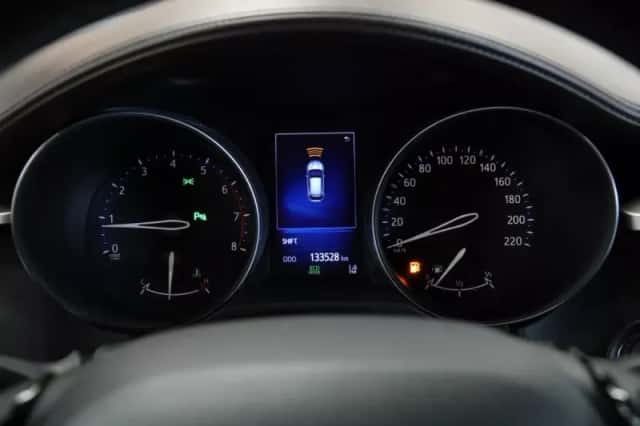 Toyota C-HR (2017) thumbnail 3