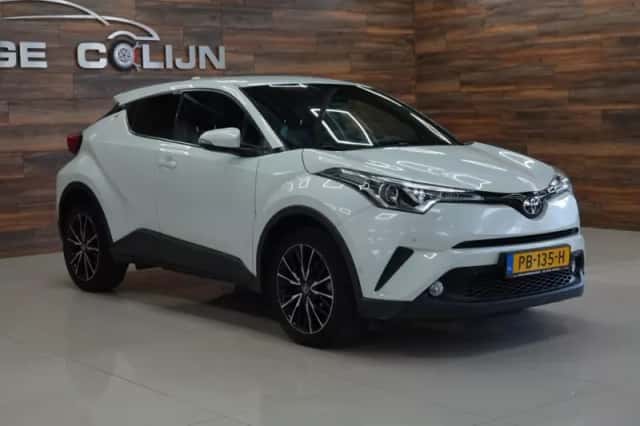 Toyota C-HR (2017) thumbnail 4