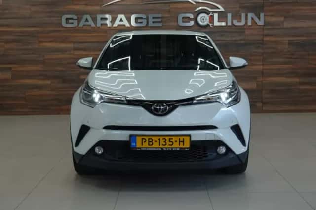 Toyota C-HR (2017) thumbnail 5