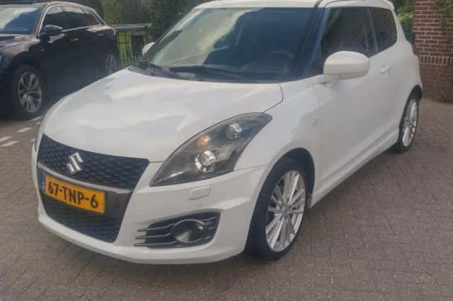 Suzuki Swift (2012) thumbnail 1