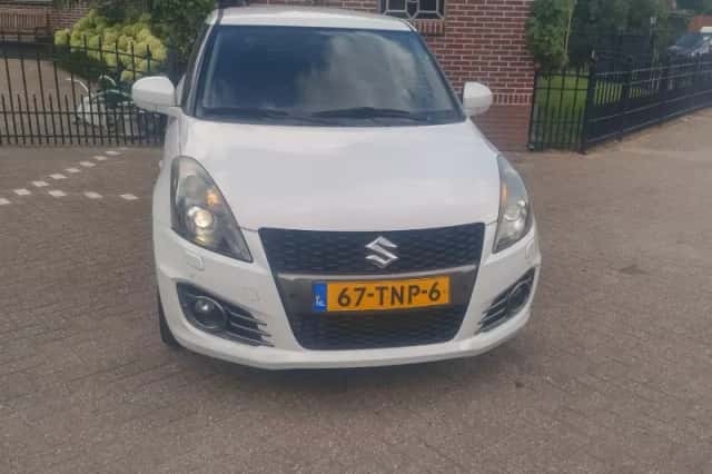 Suzuki Swift (2012) thumbnail 2