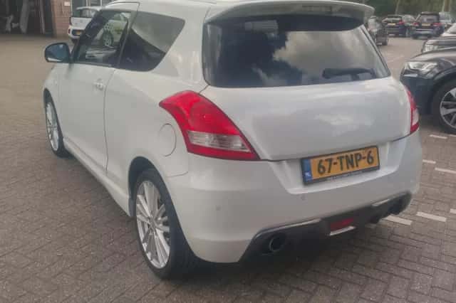 Suzuki Swift (2012) thumbnail 5