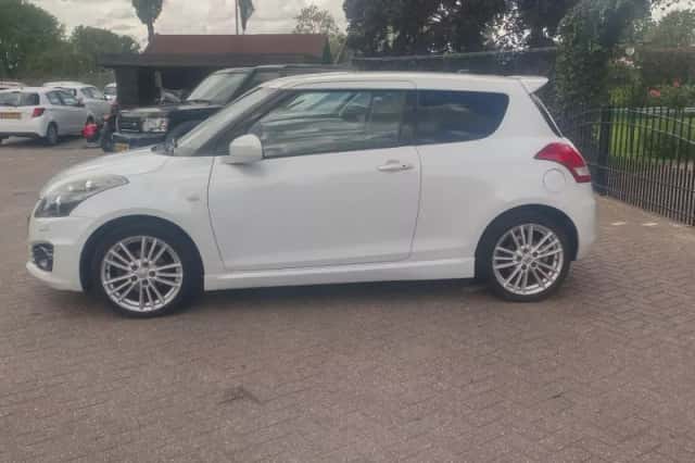Suzuki Swift (2012) thumbnail 6