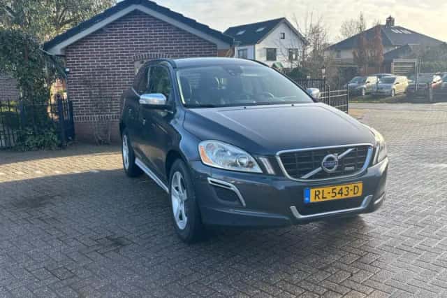 Volvo XC60 (2010) thumbnail 3