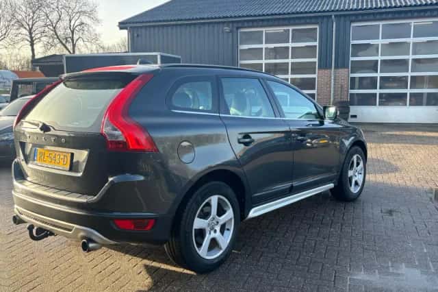 Volvo XC60 (2010) thumbnail 4