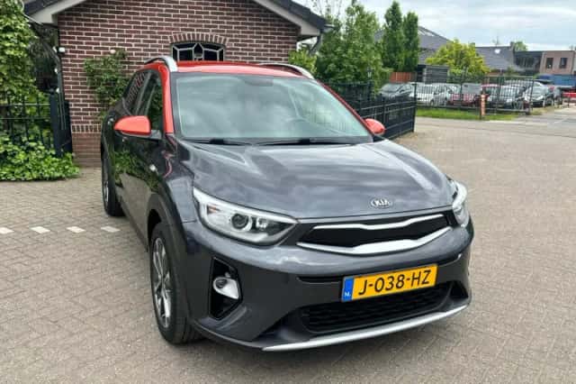 Kia Stonic (2020) thumbnail 2