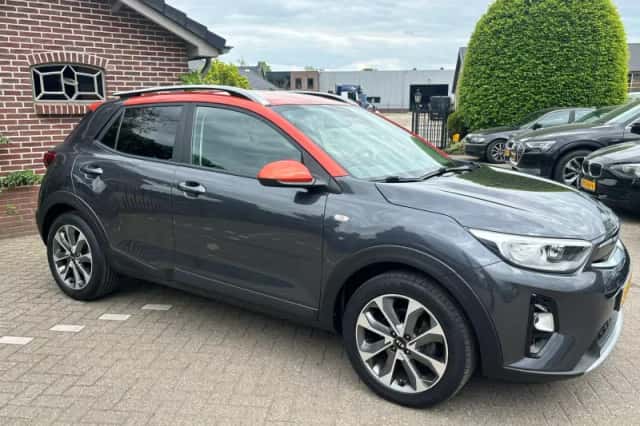 Kia Stonic (2020) thumbnail 3