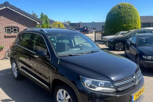 Volkswagen Tiguan (2014) thumbnail 2
