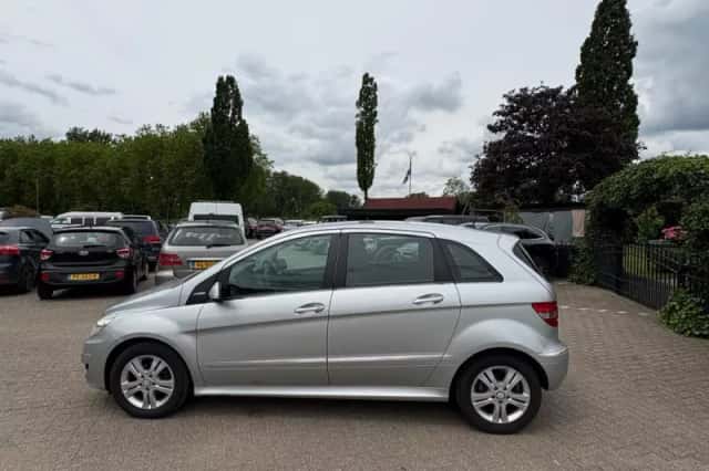 Mercedes-Benz B-Klasse (2011) thumbnail 2