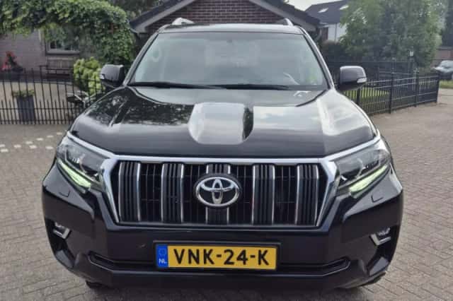 Toyota Land Cruiser (2021) thumbnail 2