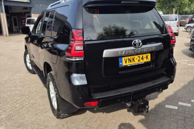 Toyota Land Cruiser (2021) thumbnail 4