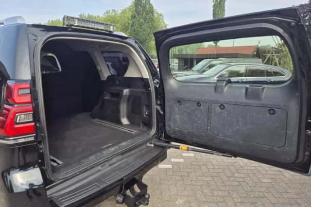 Toyota Land Cruiser (2021) thumbnail 6