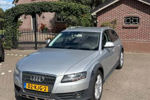 Audi A4 Allroad (2010) thumbnail 1