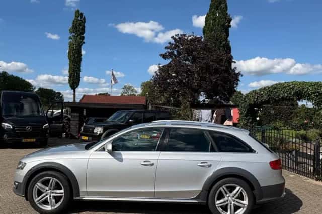 Audi A4 Allroad (2010) thumbnail 3