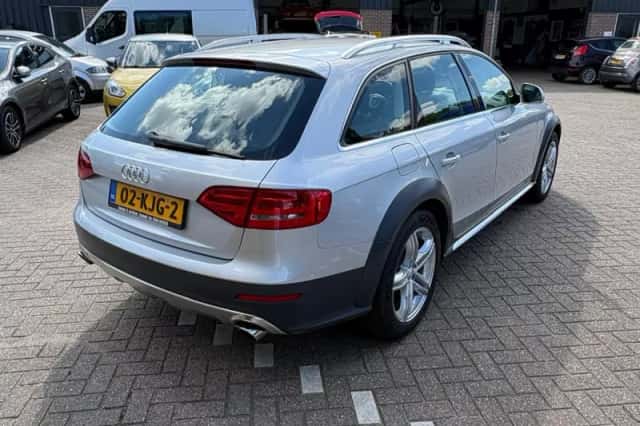 Audi A4 Allroad (2010) thumbnail 6