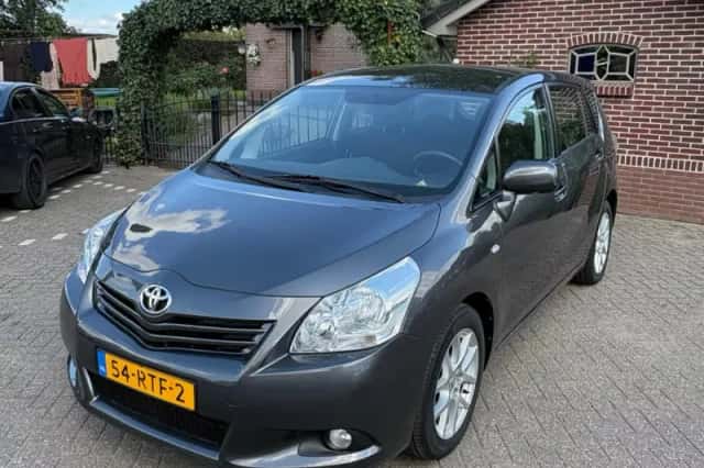 Toyota Verso (2011) thumbnail 1