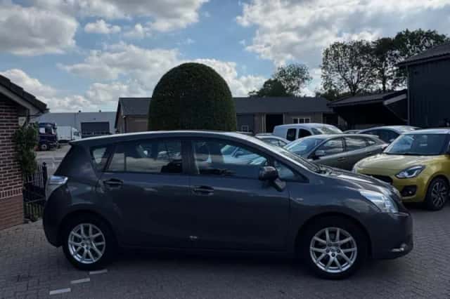 Toyota Verso (2011) thumbnail 4